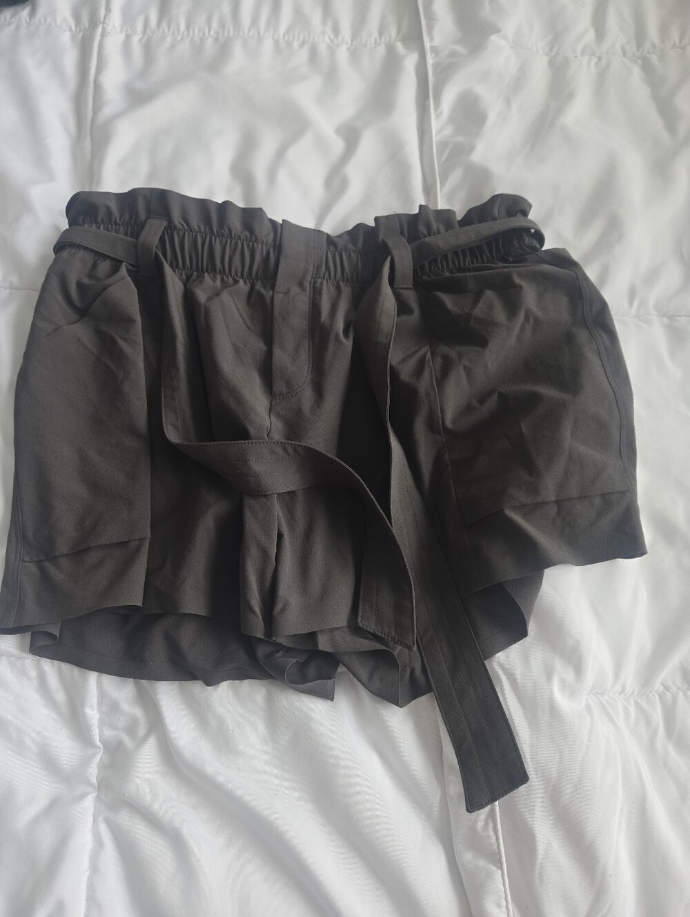 Athleta Green Women's Green Paperbag Waist Tie Shorts Size 10